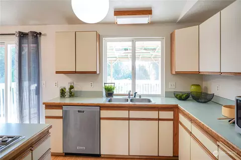 Kitchen - 7610 E Street St E, Tacoma, WA 98404 photo 2 of 2