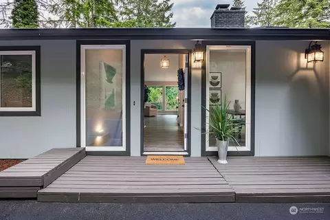 376 SE Crystal Creek Cir, Issaquah, WA 98027