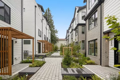 8326 D 13th Ave NW, Seattle, WA 98117