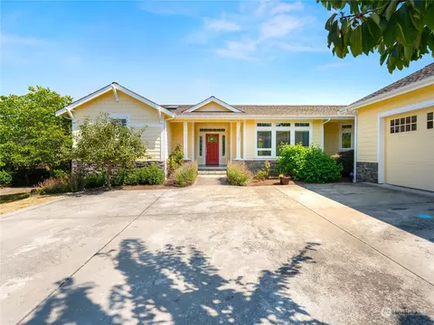 4215 Cherry Ln, Anacortes, WA 98221