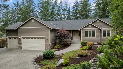 210 E Soderberg Rd, Allyn, WA 98524