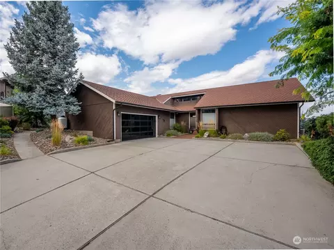 1918 Rocklund Dr, Wenatchee, WA 98801