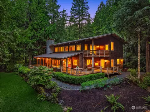 7650 Westerly Ln NE, Bainbridge Island, WA 98110