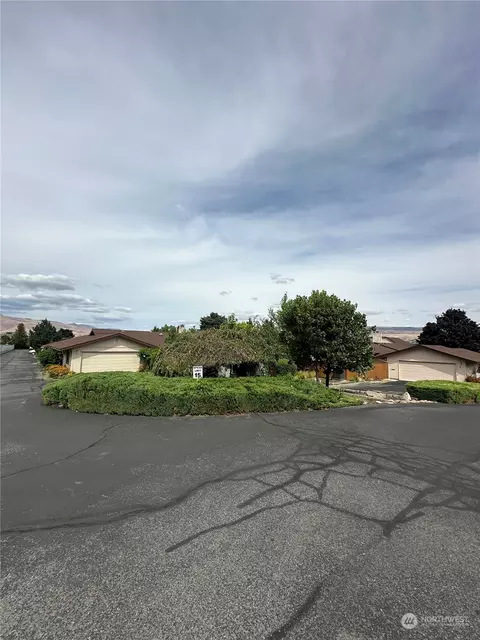 300 S Elliott Ave #9, Wenatchee, WA 98801