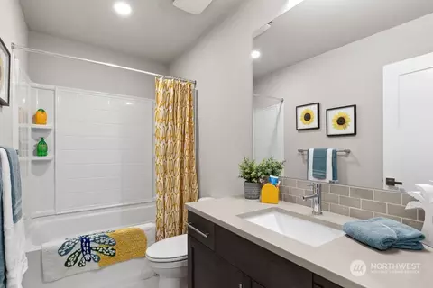 Bath - 4131 163rd St SE, Bothell, WA 98012 photo 2 of 7