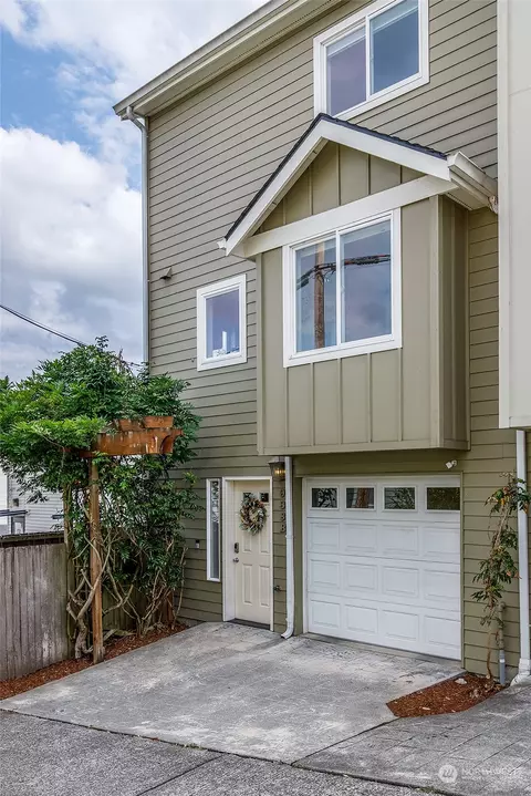 938 N 35th St #B, Seattle, WA 98103