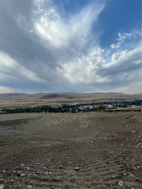 11 Parks Dr, Okanogan, WA 98840
