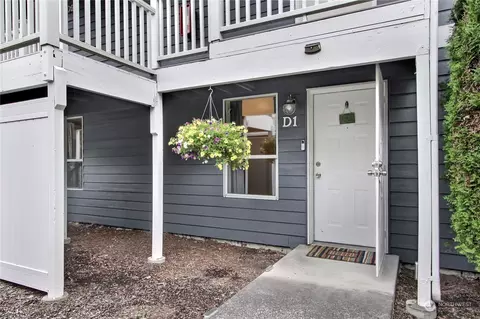 3939 10th St SE #D1, Puyallup, WA 98374