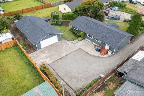 526 1st Pl, Pacific, WA 98047