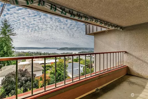 1902 Bridgeport Way W #402, University Place, WA 98466