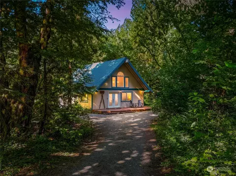 538 Sky Ln, Skykomish, WA 98288
