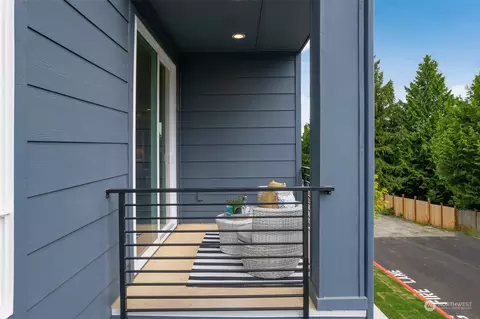 Exterior - 111 161st Pl SE #B-2, Bothell, WA 98012 photo 4 of 8