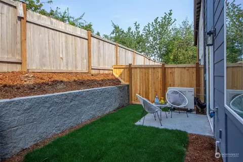Exterior - 111 161st Pl SE #B-2, Bothell, WA 98012 photo 7 of 8