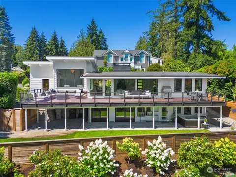 7858 NE 14th St, Medina, WA 98039