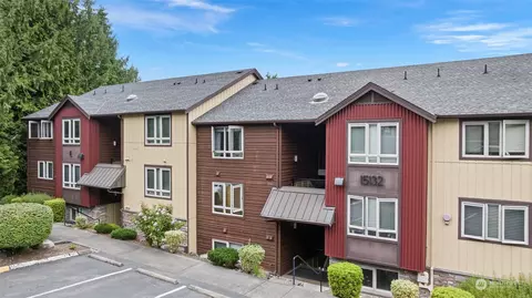 15132 NE 82nd St #102, Redmond, WA 98052