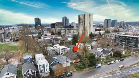 4720 7th Ave NE, Seattle, WA 98105