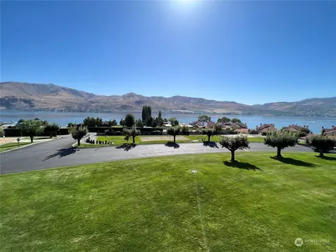 100 Lake Chelan Shores Dr #15-8J, Chelan, WA 98816
