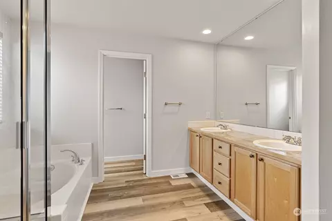Bath - 13412 43rd Ave SE, Mill Creek, WA 98012 photo 3 of 4