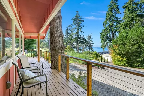 17261 Golden View Ave, La Conner, WA 98257