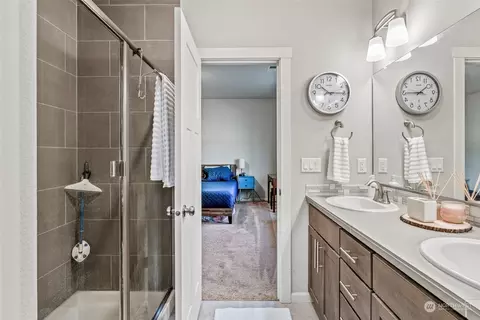 Bath - 1925 Schneiter Dr, Longview, WA 98632 photo 3 of 3