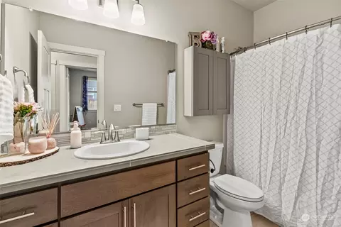 Bath - 1925 Schneiter Dr, Longview, WA 98632 photo 1 of 3