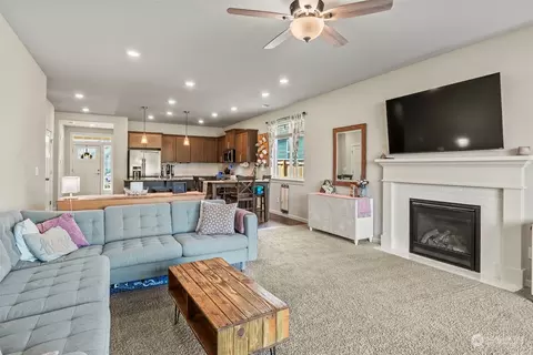 Living - 1925 Schneiter Dr, Longview, WA 98632 photo 2 of 2