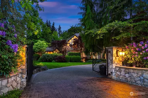 20015 NE 85th St, Redmond, WA 98053