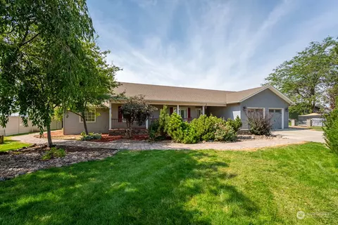 4892 Bluff Dr NE, Moses Lake, WA 98837