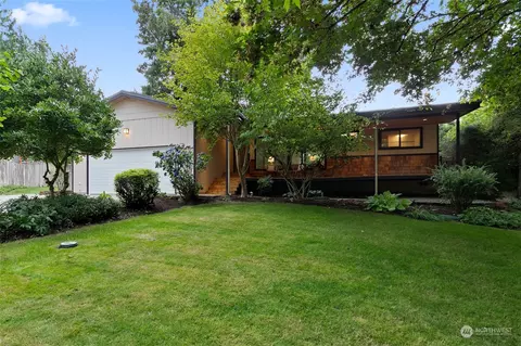 21 216th Ave NE, Sammamish, WA 98074