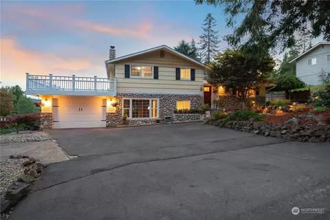 2408 N Greeley Dr, Kelso, WA 98626