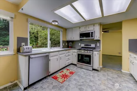 10451 NE 204th Pl, Bothell, WA 98011 photo 13