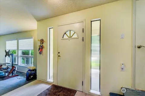 10451 NE 204th Pl, Bothell, WA 98011 photo 4