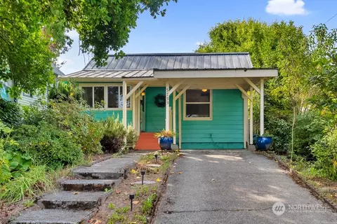 5733 S Gazelle St, Seattle, WA 98118