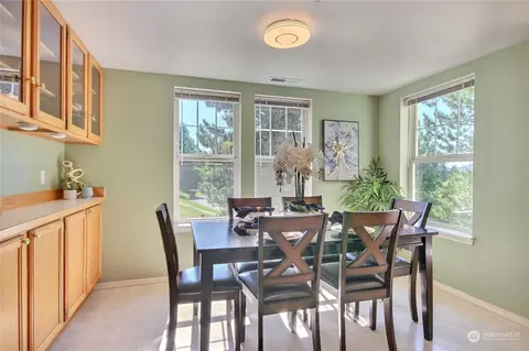 4109 224th Ln SE #208, Issaquah, WA 98029