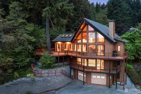 17385 Sylvester Rd SW, Burien, WA 98166