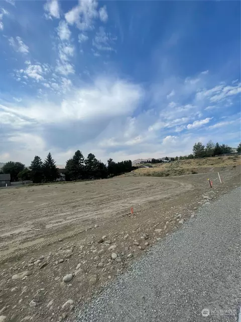 16 Parks Dr, Okanogan, WA 98840