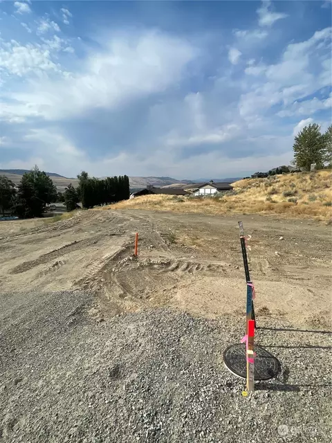 17 Parks Dr, Okanogan, WA 98840
