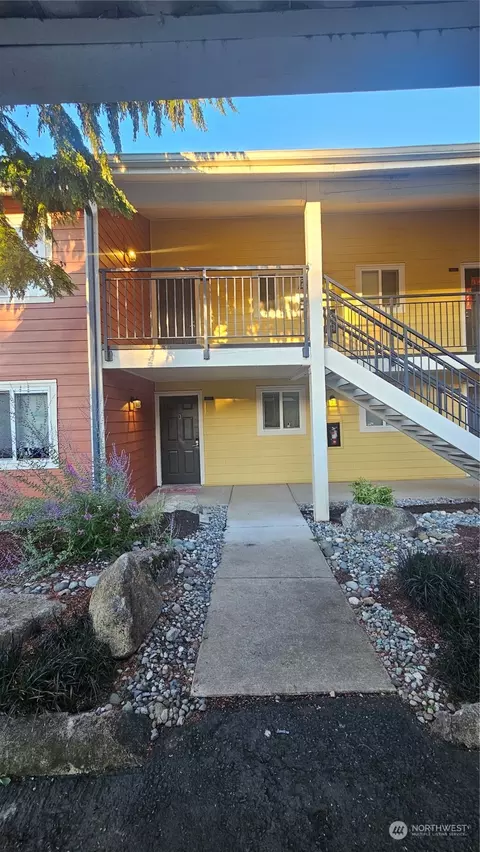 12621 SE 41st Pl #G203, Bellevue, WA 98006