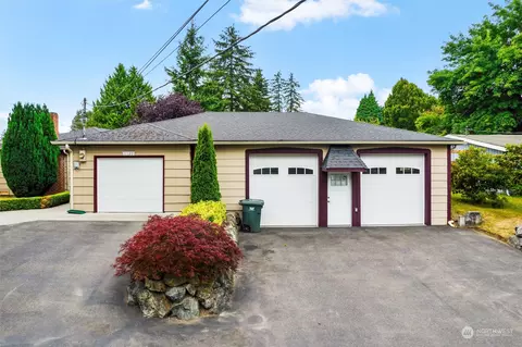 Exterior - 11120 3rd Ave SE, Everett, WA 98208 photo 2 of 4
