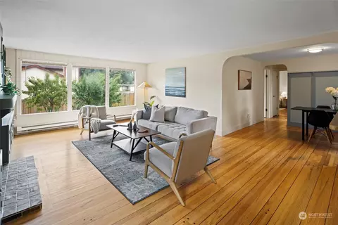 Living - 11120 3rd Ave SE, Everett, WA 98208 photo 1 of 3