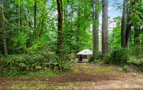 137 SW Reddings Beach Rd, Vashon, WA 98070