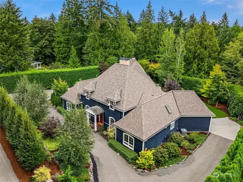 11120 Fairmont Ln NE, Bainbridge Island, WA 98110