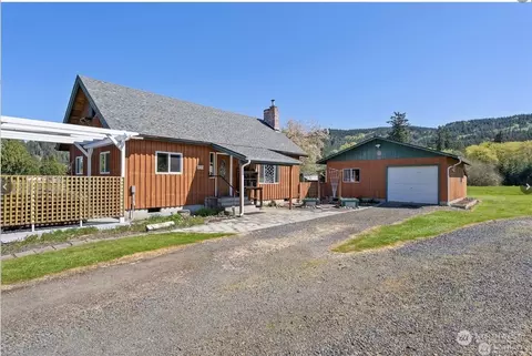 139 Dryad Ln, Castle Rock, WA 98611