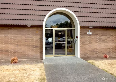 11112 NE 68th St #325, Kirkland, WA 98033