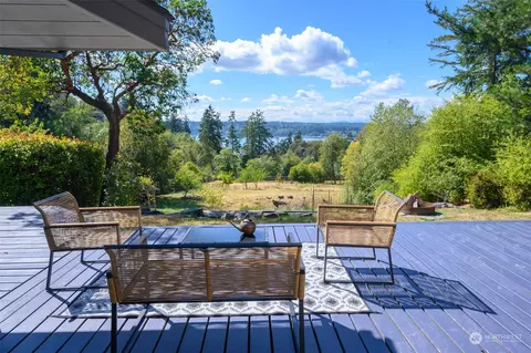11235 107 Ave SW, Vashon, WA 98070