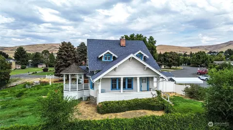 3611 Terrace Hts Dr, Yakima, WA 98901
