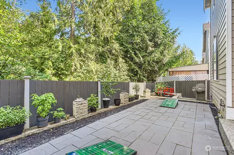 Exterior - 9307 5th Dr SE, Everett, WA 98208 photo 5 of 7