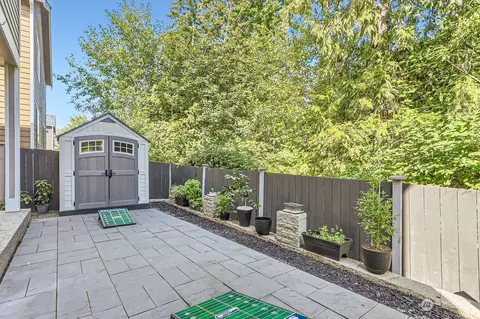 Exterior - 9307 5th Dr SE, Everett, WA 98208 photo 6 of 7