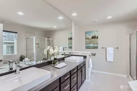 Bath - 9307 5th Dr SE, Everett, WA 98208 photo 2 of 4