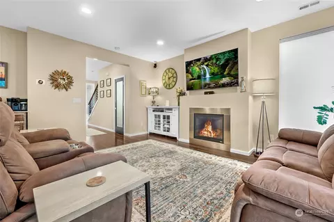 Living - 12322 26th Ave SE, Everett, WA 98208 photo 2 of 2